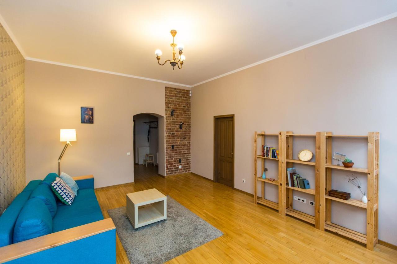 Light And Spacious Apartment On Gazova Str Lviv Exterior photo